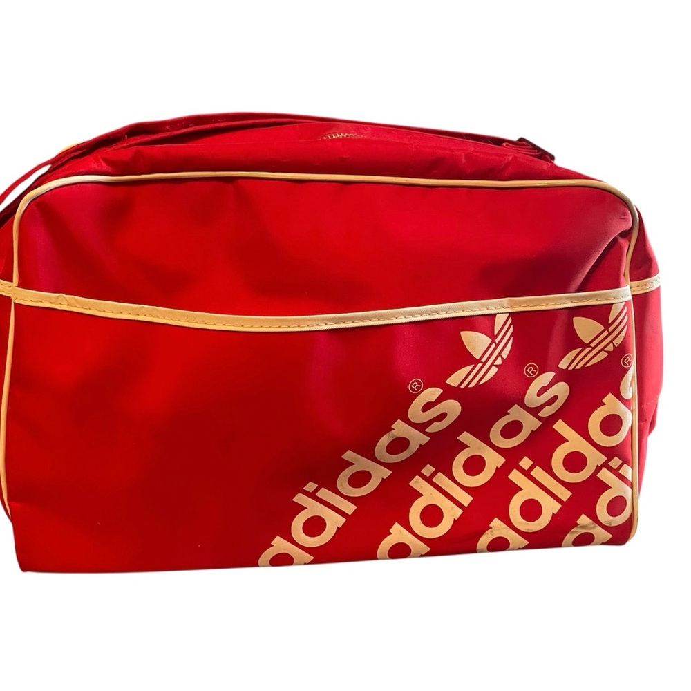 Vintage Adidas Gym Travel Bag Vinyl Trefoil Logo Shoulder Strap Red Taiwán 70’s